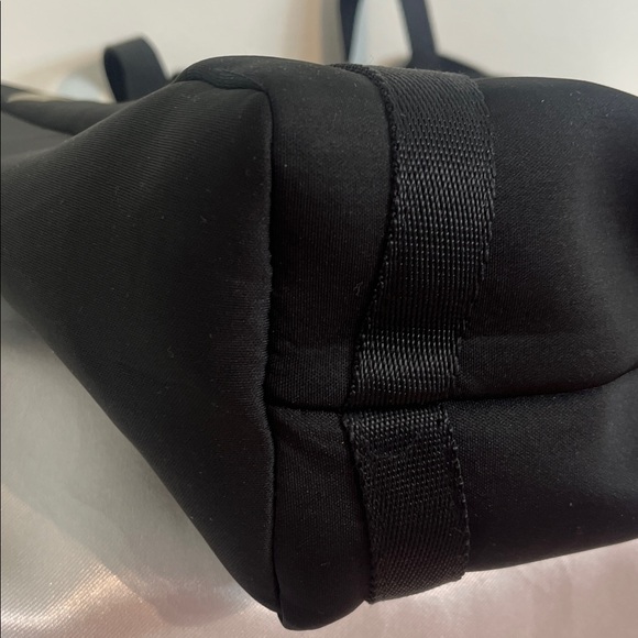 Victoria's Secret Insulated Bag - Picture 13 of 17